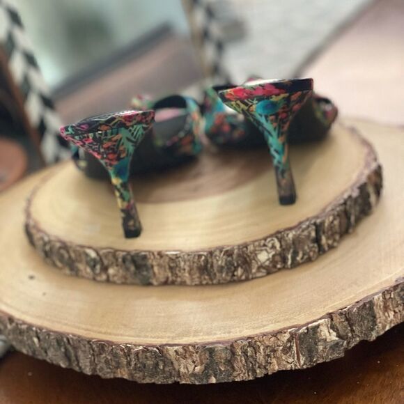 Fioni Floral Heel, SZ 6.5 - Picture 3 of 4